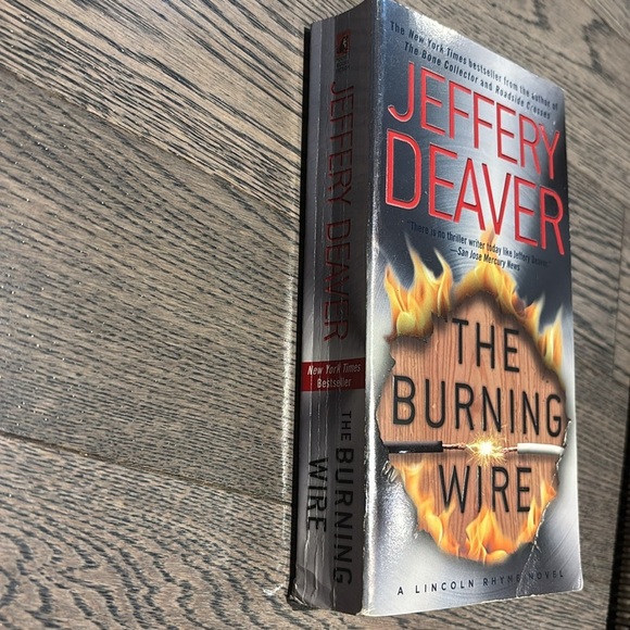Amazon Jeffery Deaver 'The Burning Wire' Book with Fiery Cover - Picture 3 of 7